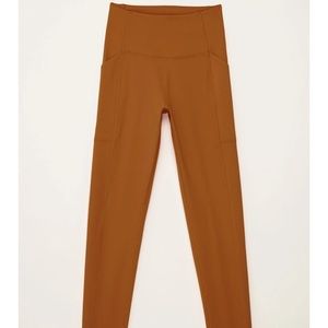 Saddle High-Rise Pocket Legging (medium)